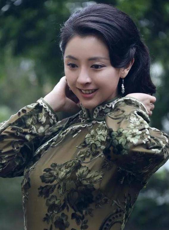 "傻姑"黄小蕾:拒绝杜淳示爱,追大张伟被拒,最终闪婚闪孕圈外人_母亲