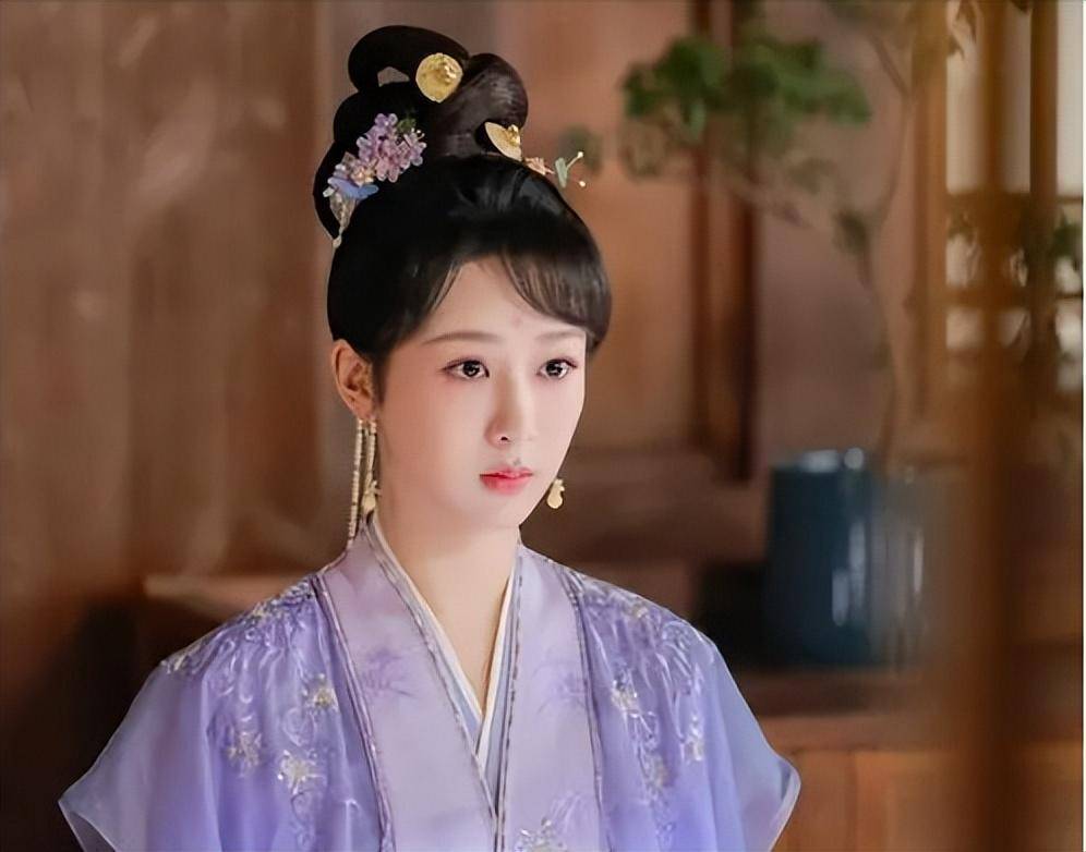 就拿最近大热的《长相思》来说,她以一己之力带火了四个搭档的男演员