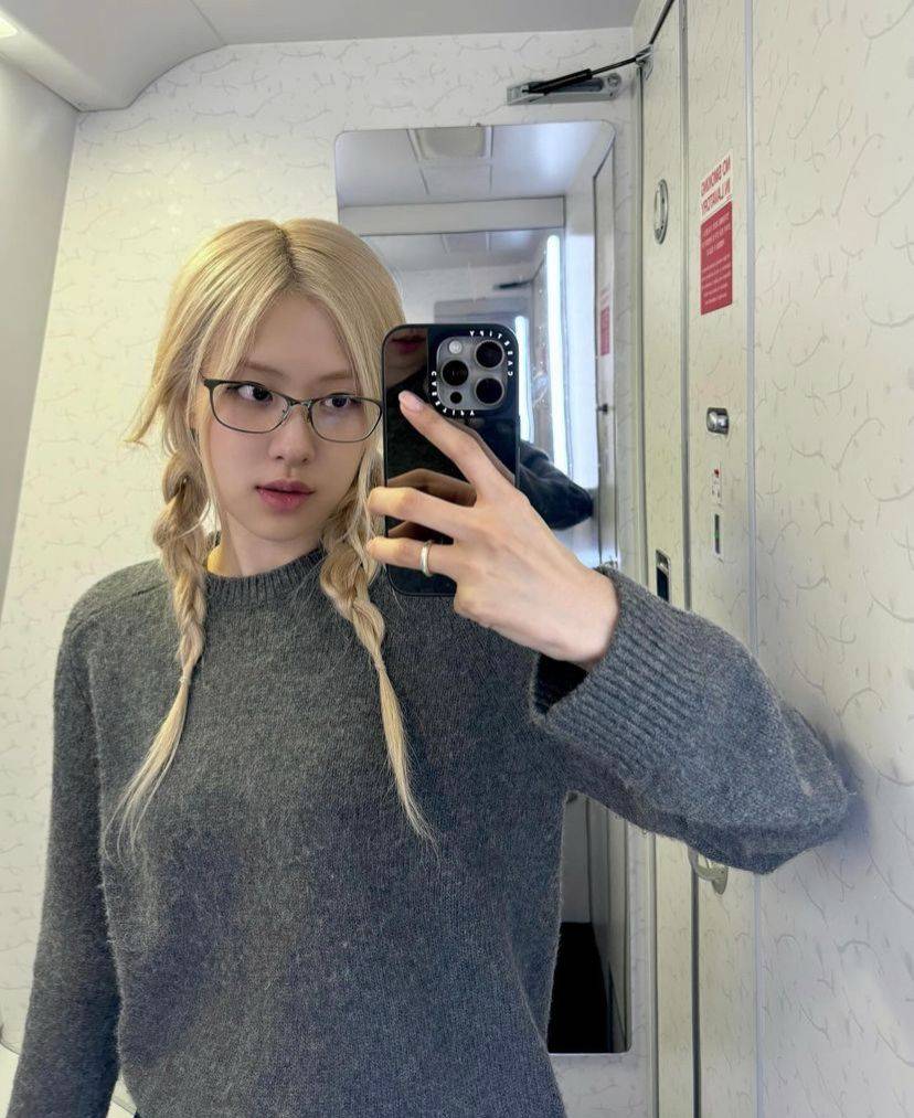 朴彩英心情大好背爱马仕晒16张绝美自拍,吃雪糕庆祝_表演_账号_时尚