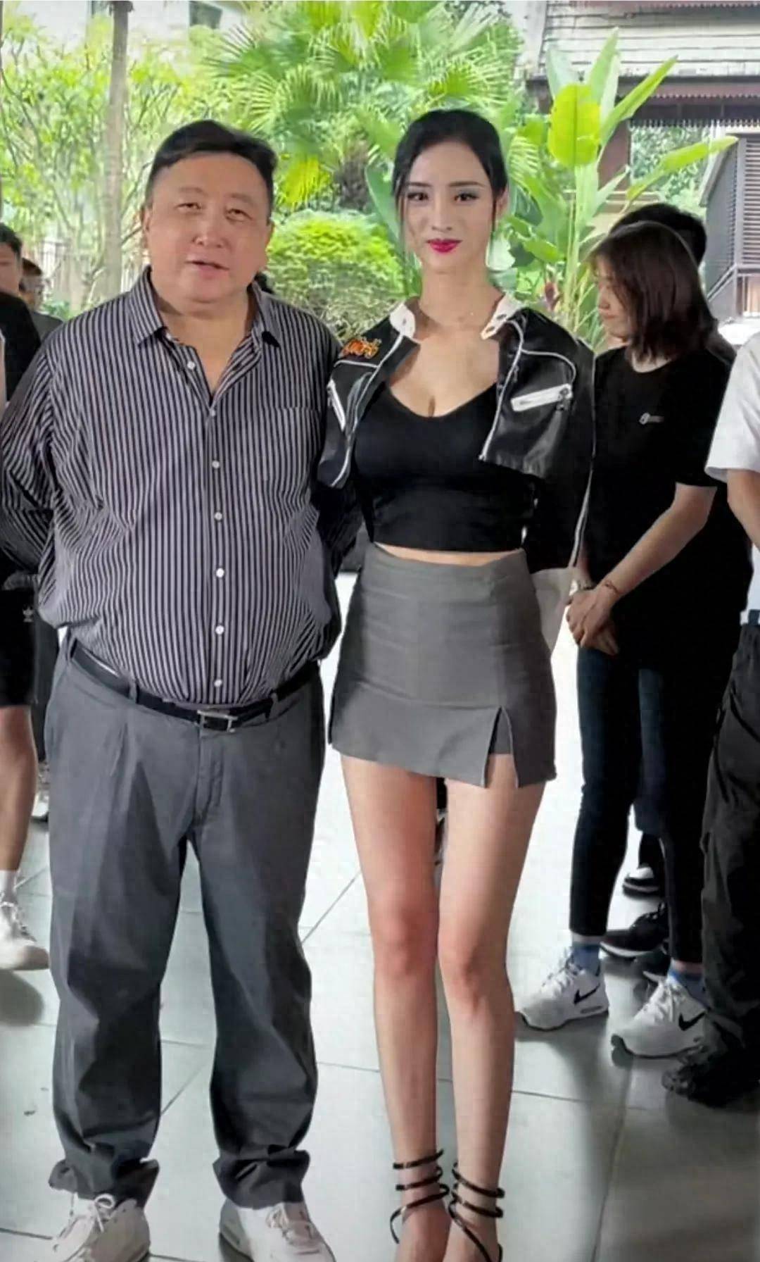 身材丰满诱人,王晶和张纪中着迷_吴春怡_引人_行业