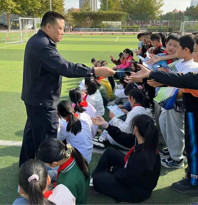 石家庄市公安局裕华分局:法制宣传进校园 普法护航促