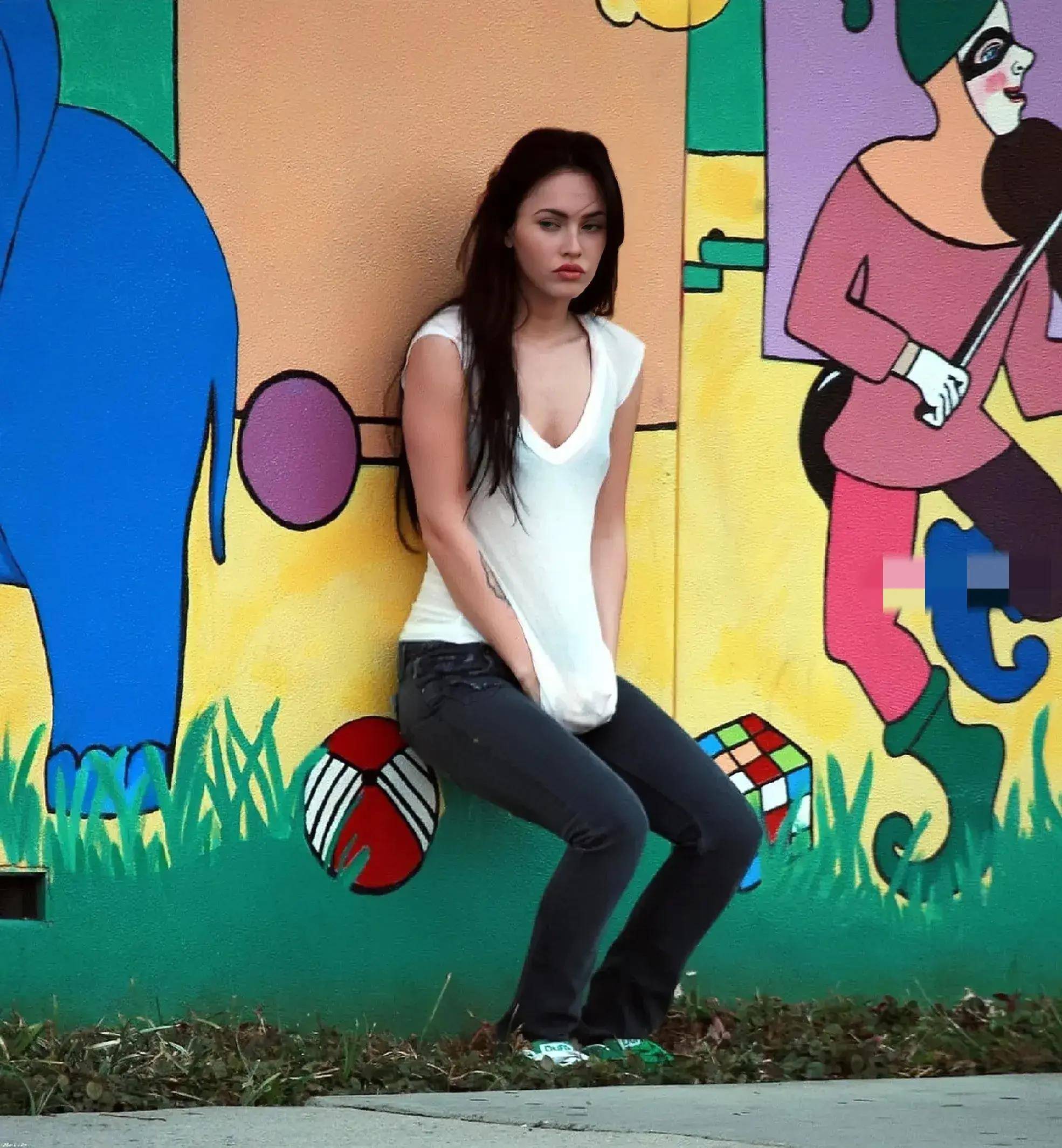 梅根福克斯学习卡戴珊的逆天臀围,导致一代女神变大妈_身材_模式_全球