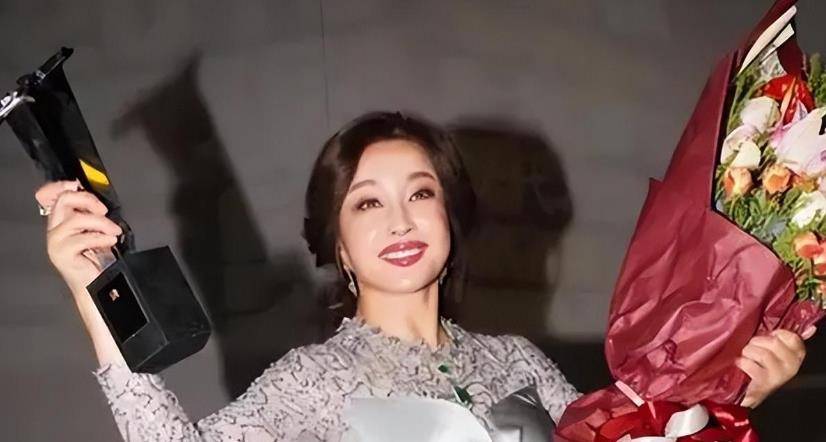 但导演看到刘晓庆试镜的情况后,认为他不适合这个角色,婉言拒绝了他.