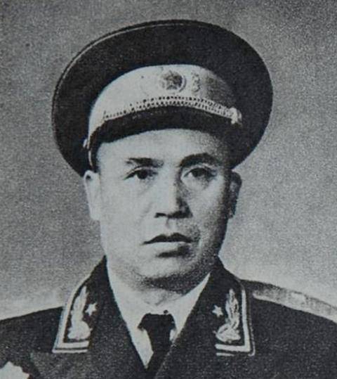 少将贺东生去世后,他的妻子为何对孩子说:他不是你们的亲生父亲_连长