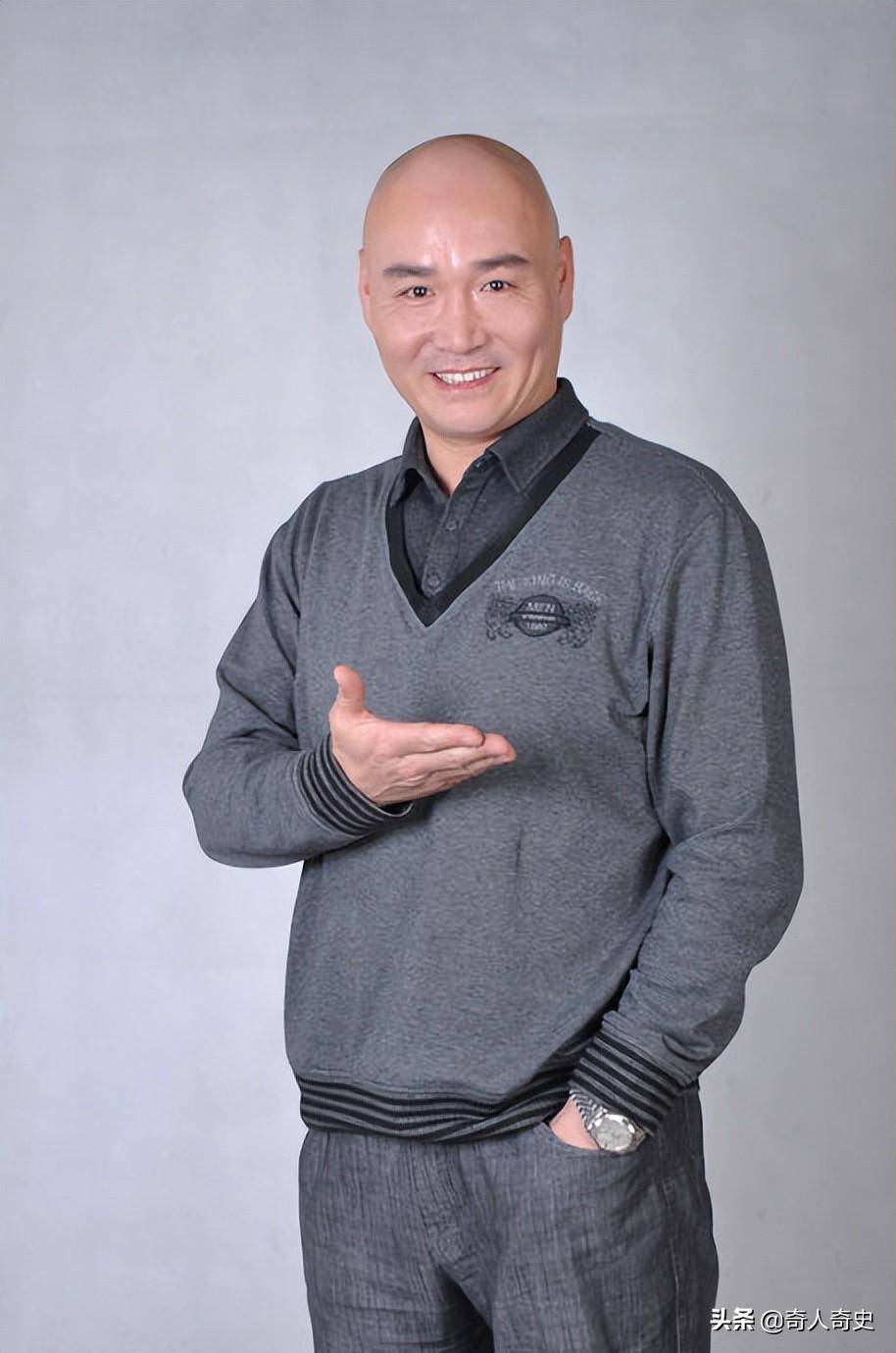 《康熙微服私访记》主演近况:三德子养鸡,小桃红发福,法印最惨_张国立