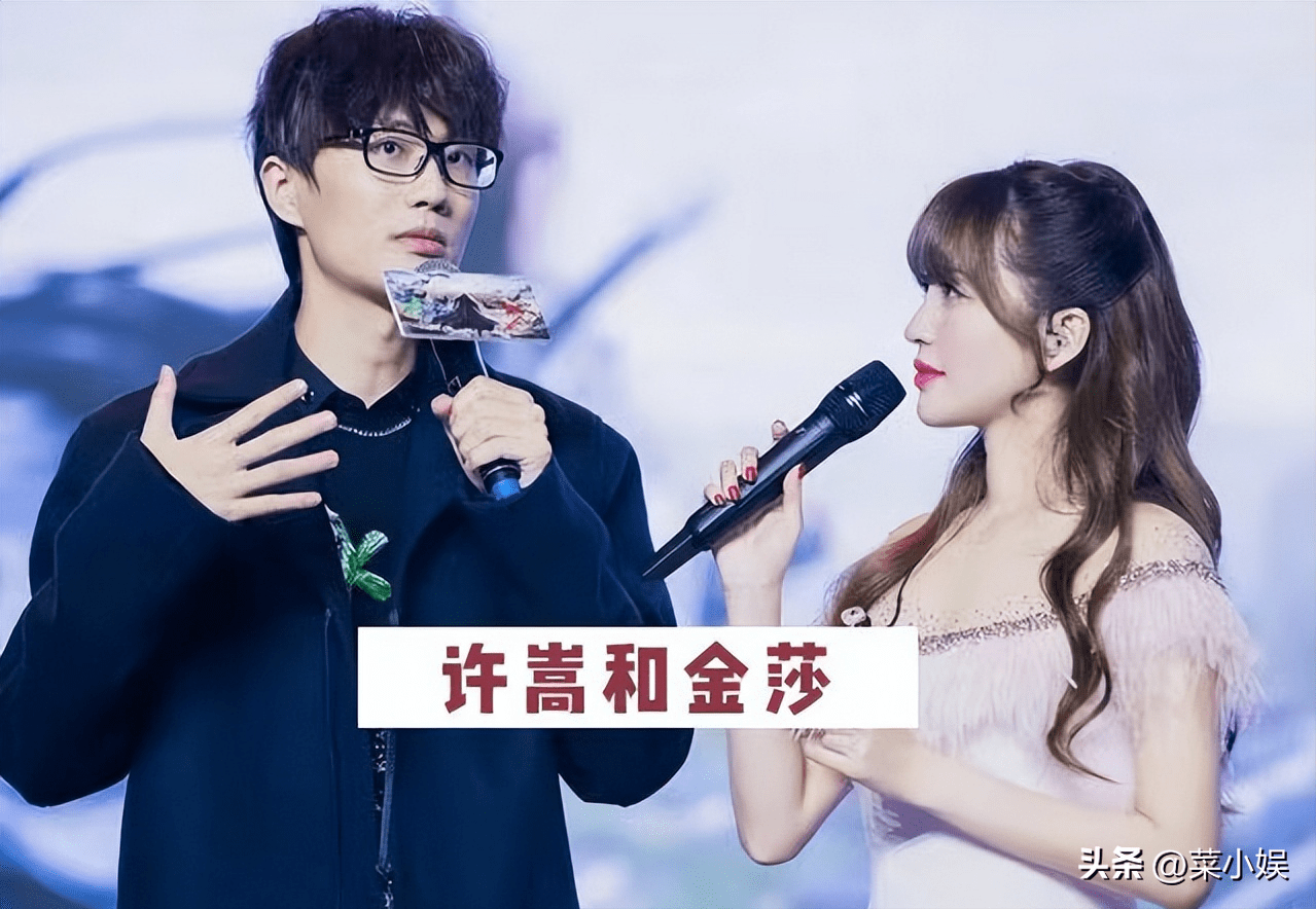 许嵩与女生牵手同回家中,疑似恋情曝光,网友:终于等到他脱单了_绯闻