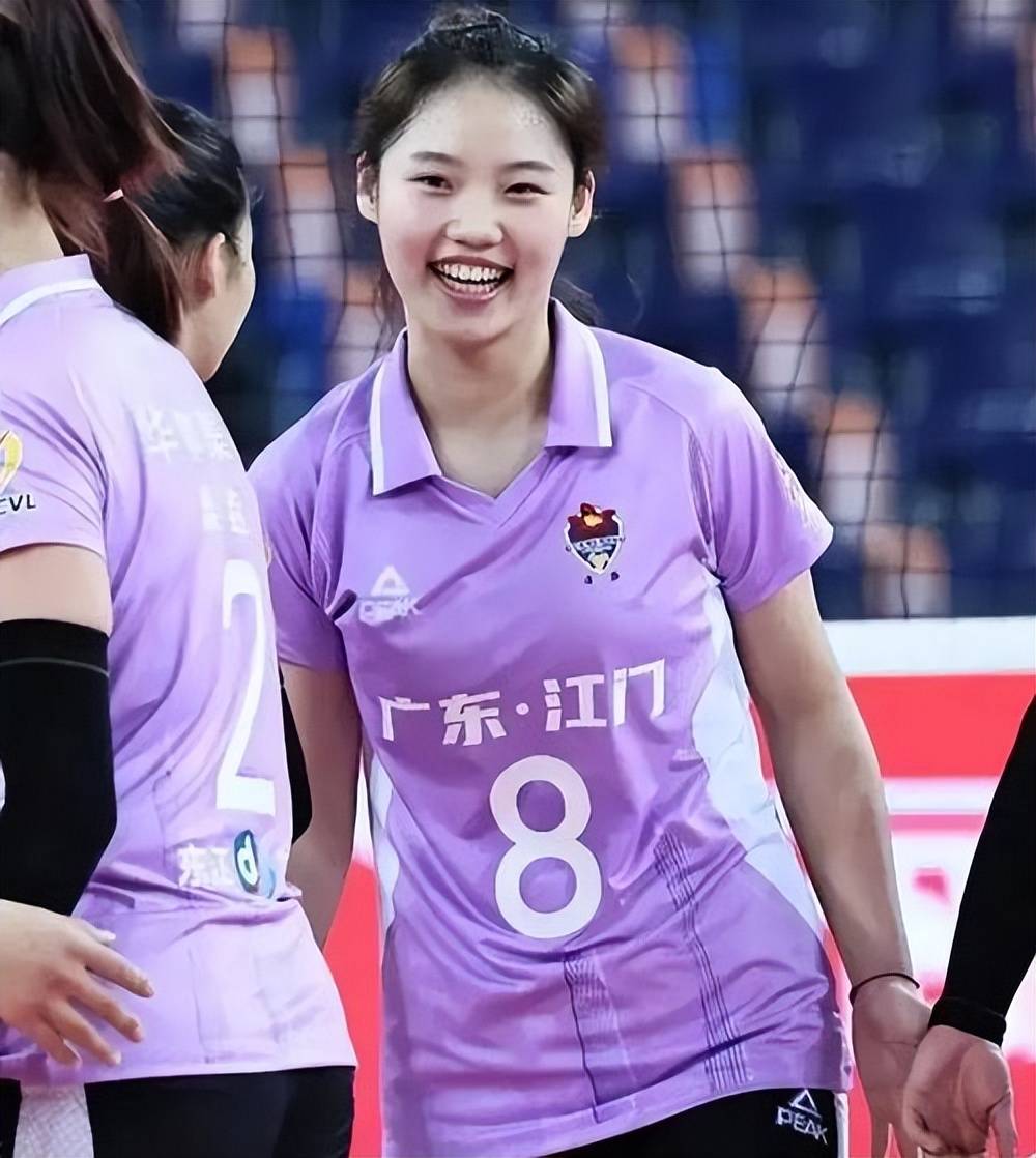 王逸凡:主攻位置一名新星,善于预判对手,并巧妙利用对方的弱点_张常宁