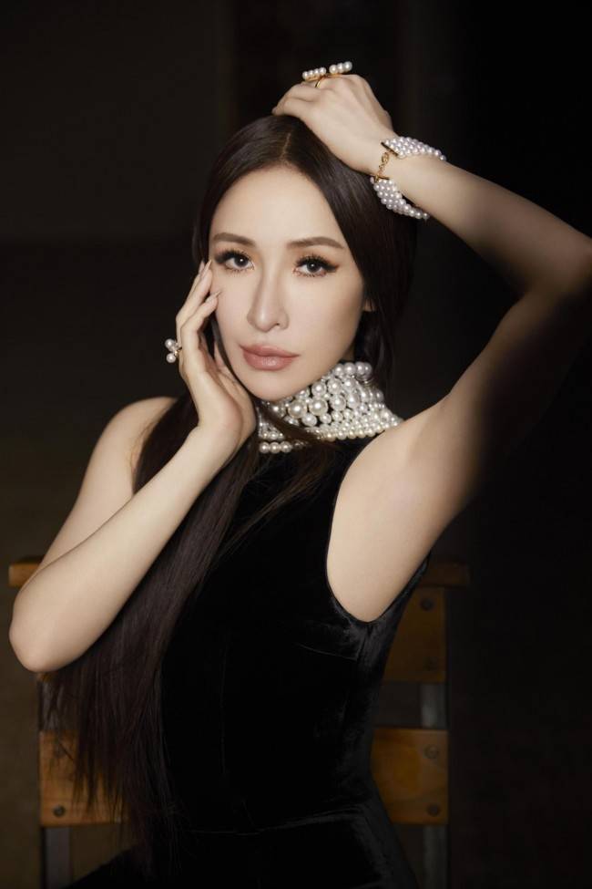 elva 萧亚轩加盟华纳音乐首支单曲《爱没有错》11/3正式上架_首歌