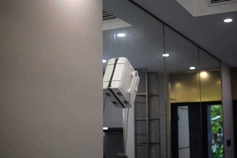 让擦窗更轻松 双向四喷头 赫特智能擦窗机器人W9