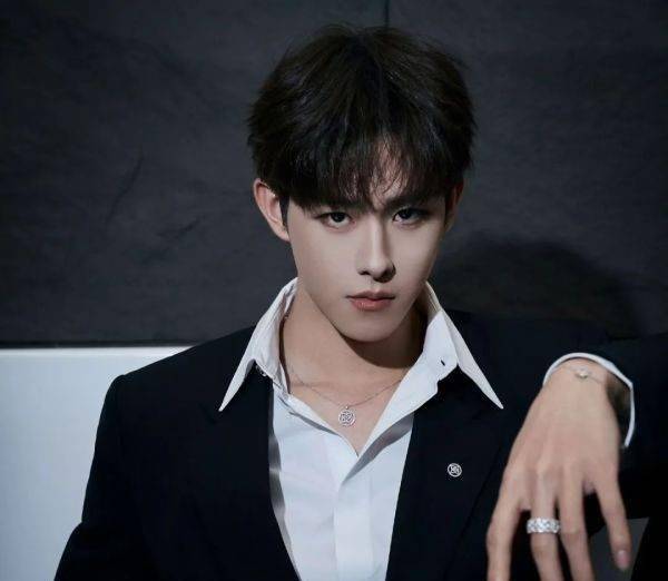 八卦说:宋轶被白敬亭求婚?李金铭被素人性骚扰?田嘉瑞是郭敬明男宠?