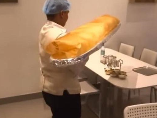 中国游客去印度旅游，一份土豆饼50元，看到土豆饼后被吓坏了！(图3)