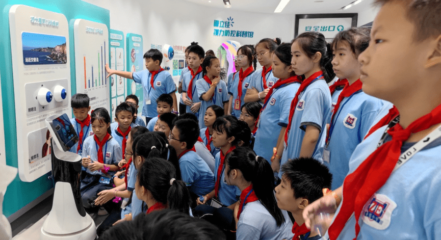 瞳立佳视力防控科普馆暨卓恩小学组织开展视力科普研学活动