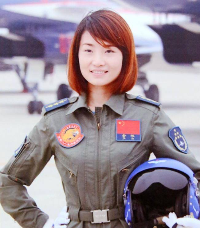30岁女战士,因飞行训练血染长空,曾是首位驾驶歼10的女飞行员_余旭