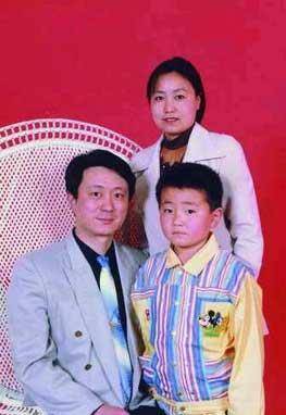 任长霞牺牲后,父亲始终不知其死讯,16年后儿子的一番话令人动容_陈