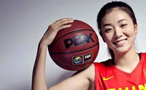 曾被科比称为"女神"她被誉为我们女篮第一女子_赵爽_篮球_实力