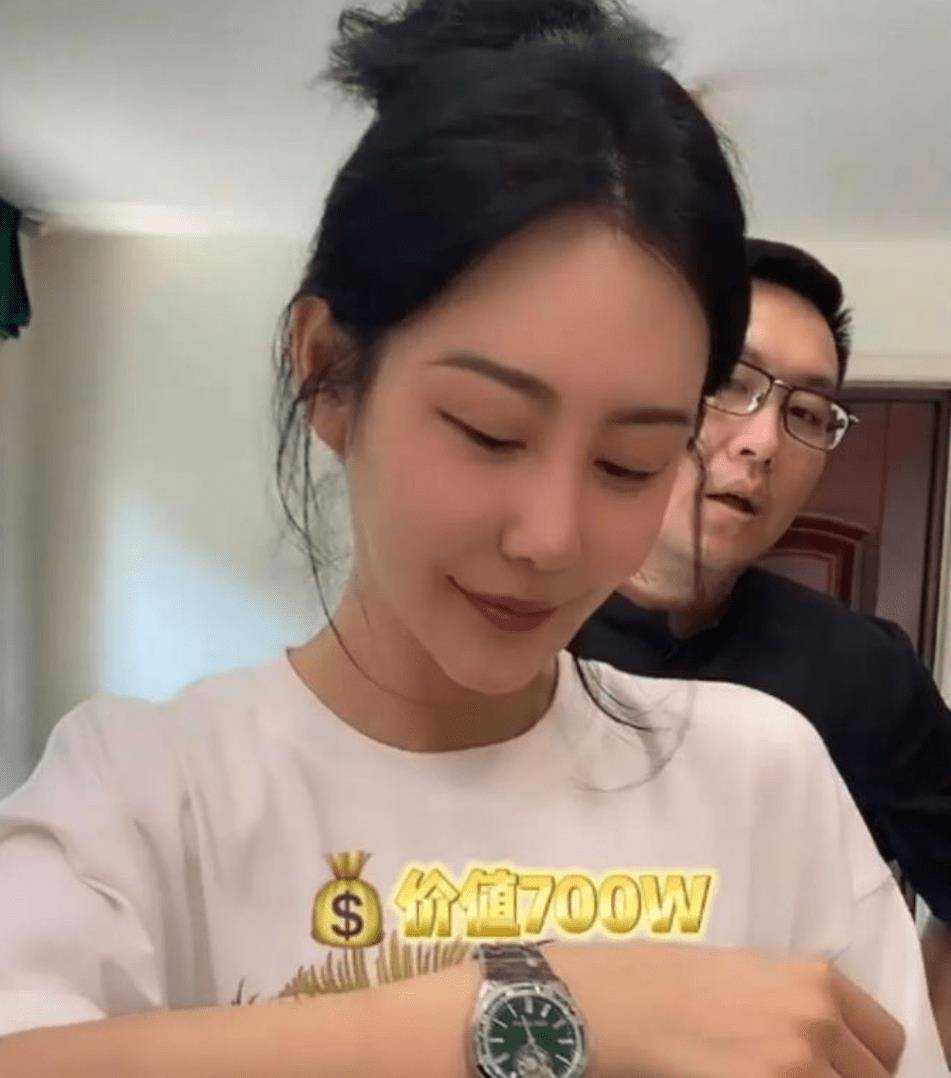 晒爱马仕浮云图走红,网红变百亿投资人_左岸_网友_奢侈品