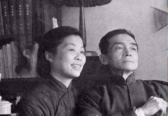 守寡50多年的吴似丹,比如,嫁大自己10岁,照顾南怀瑾一生的杨向薇,再