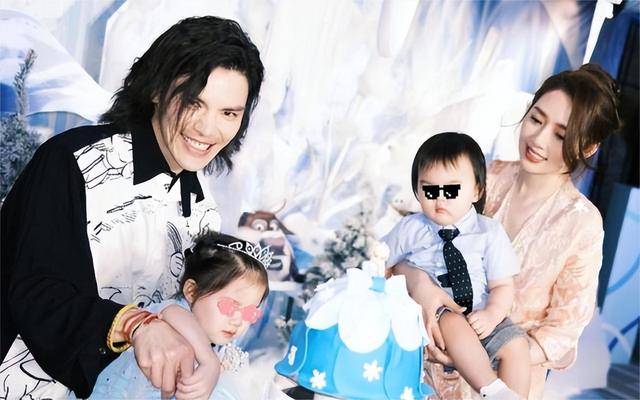 向佐带老婆孩子过万圣节,3岁小女儿超养眼,仍用安抚奶嘴遭吐槽_郭碧婷