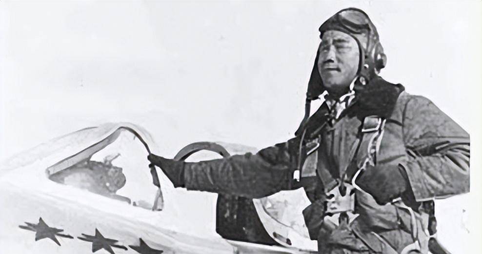 被人骑在底下,师长笑着不管,反在一旁数数_英雄_长机_空军