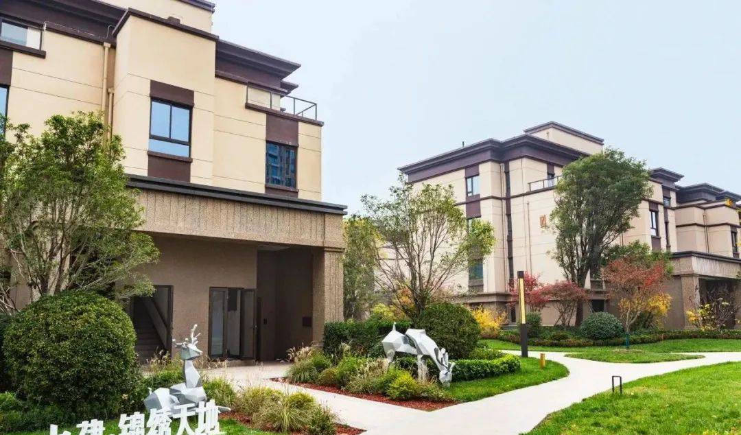 【实景展示】从项目沿浐河西路向南步行800米,约10分钟便可到雁鸣湖