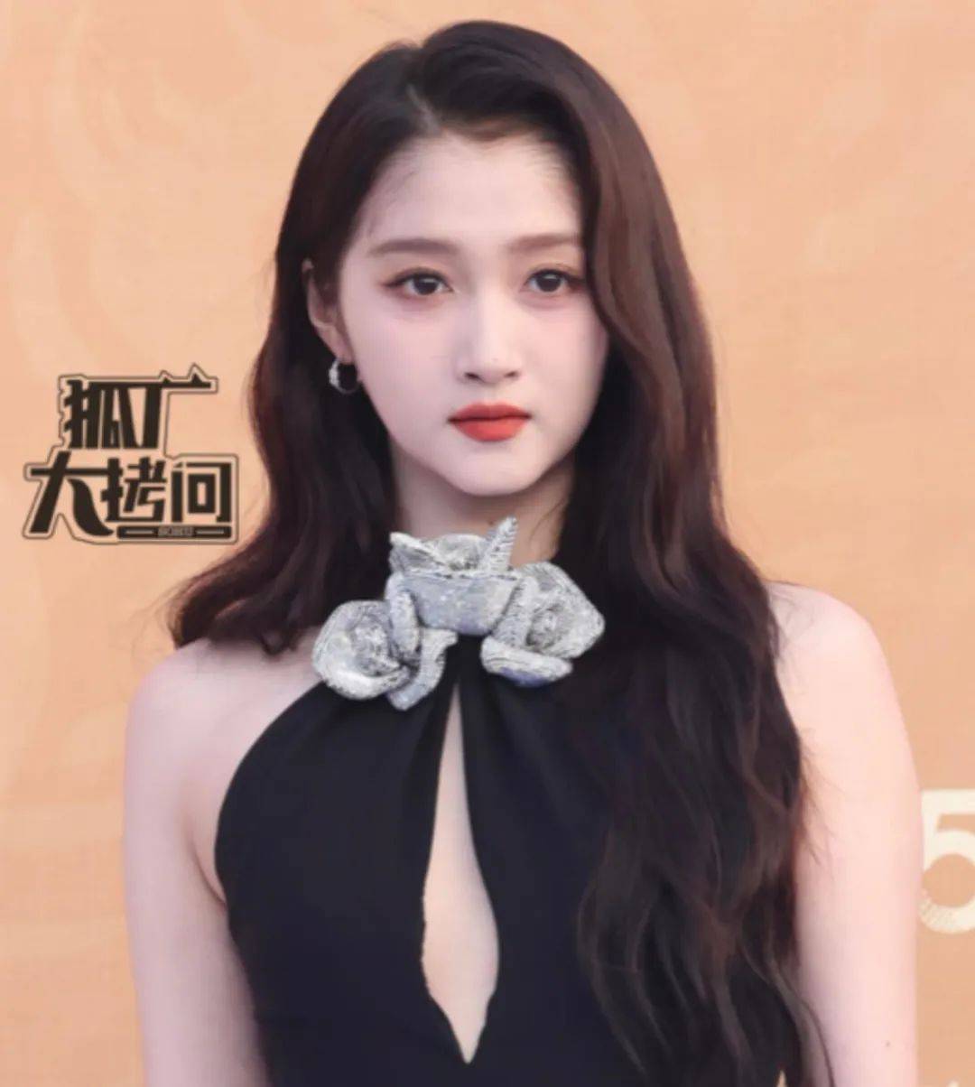 金鸡奖明星怼脸生图:张雨绮脸肿,金晨嘴歪,男明星普遍发福_状态