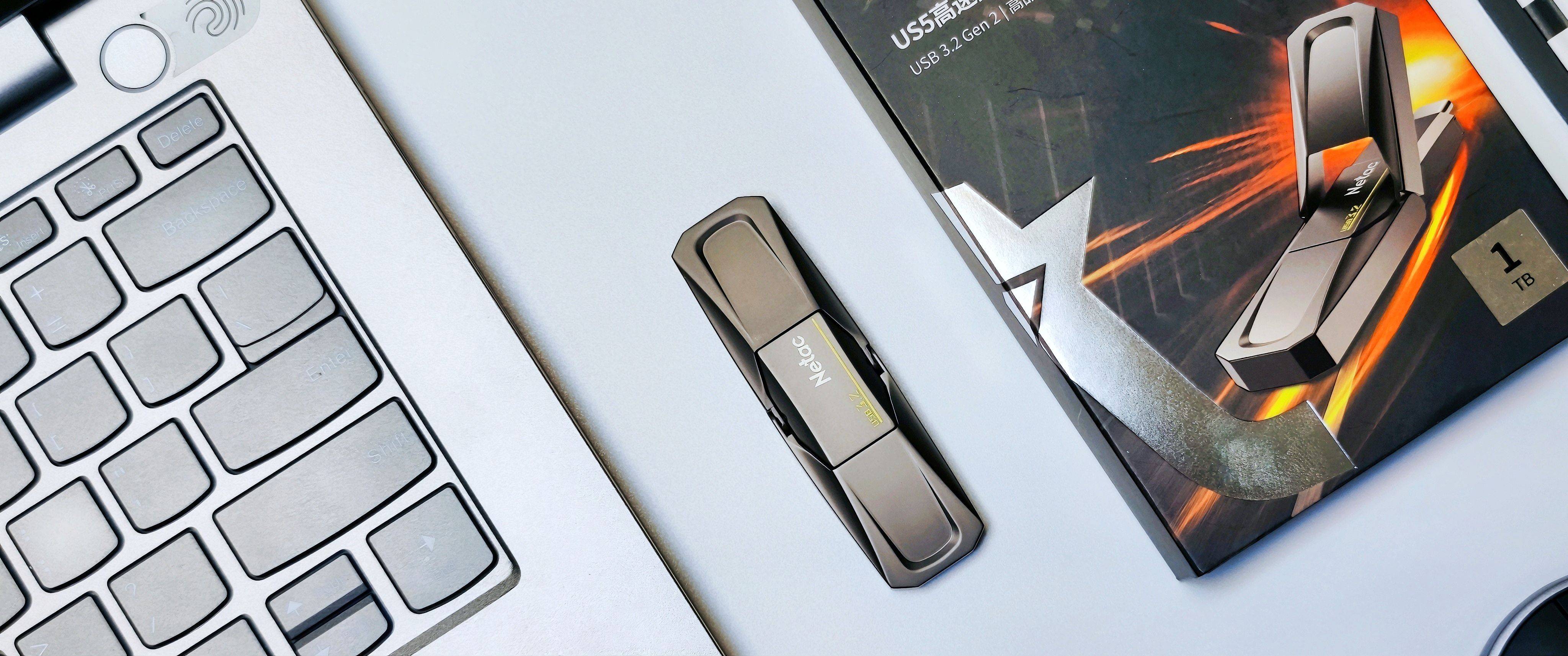数据先锋|U盘的尺寸,SSD的速度,朗科"跑王"US5带你实现传输路上的弯道超车!