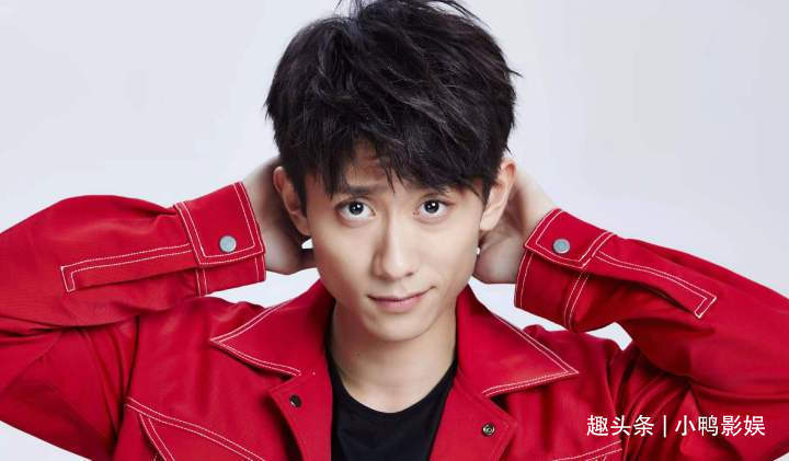 张一山似乎从出生开始就是带着演戏的任务来的,八岁就出演了《小兵