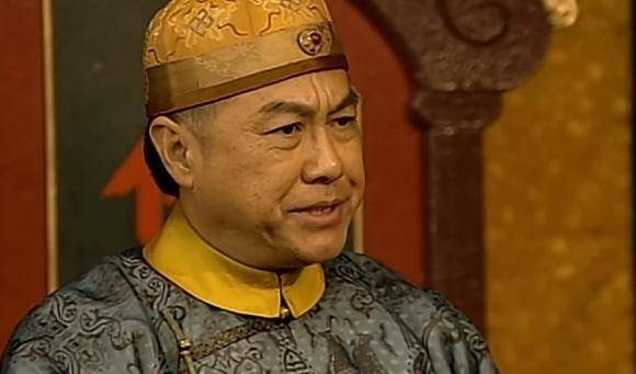 《金枝欲孽》中,皇后对皇上有几分真情不假,但皇后年老色衰,皇上对她