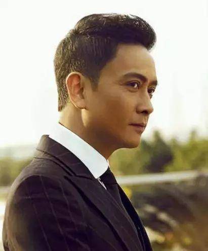 他曾打败张国荣夺得影帝,胡歌喊他师父,却因片场救人而毁容_谢君豪