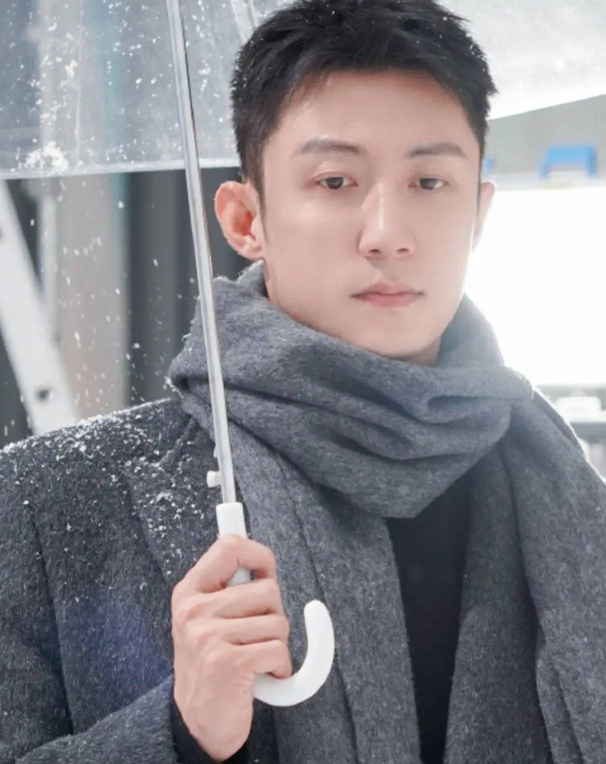 黄景瑜前妻再度开撕,掌握价值2亿黑料,事业或面临巨大威胁!