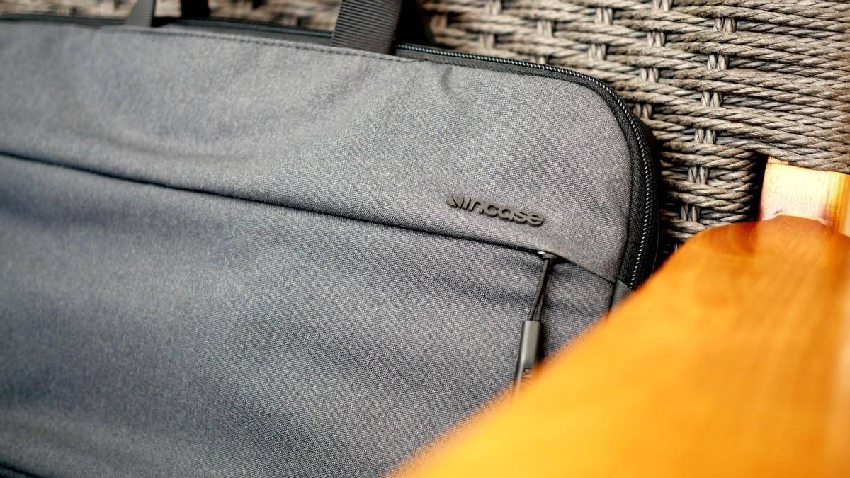INCASECity手提电脑包:苹果官方合作,出行必备,全方位保护设备