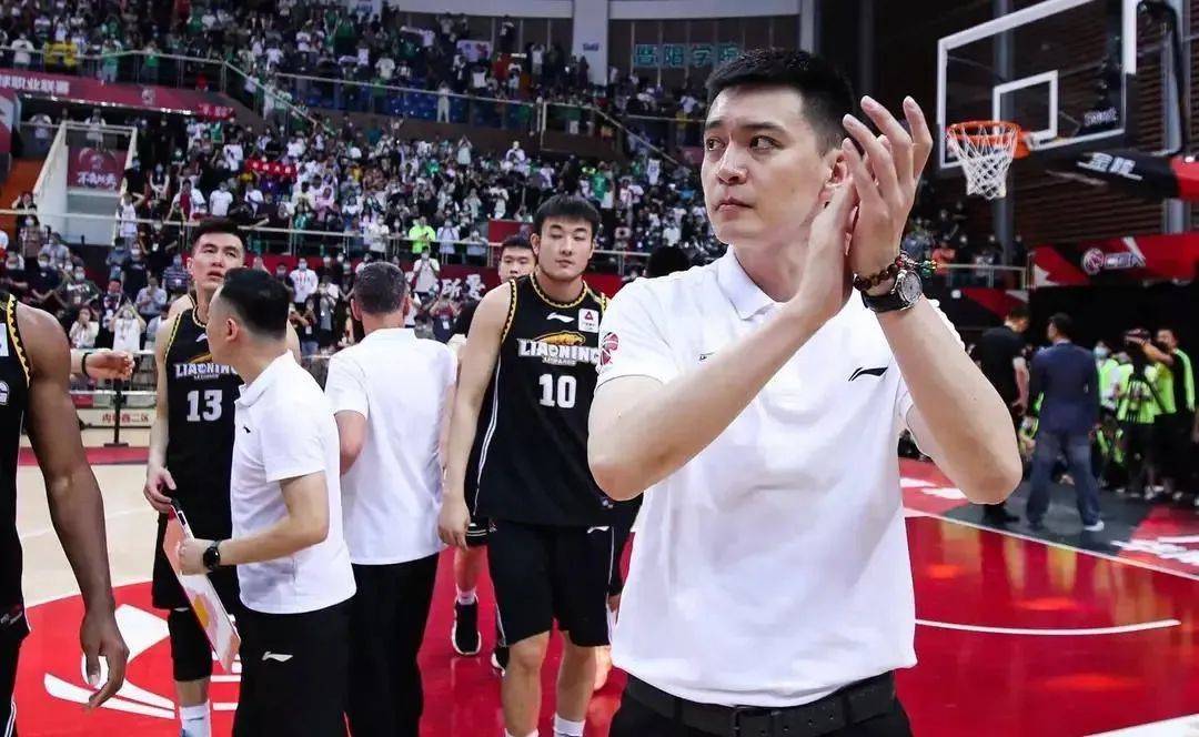 杨鸣重回辽宁男篮主场,接受无上荣耀,吴乃群一并回归_比赛_赛季_1