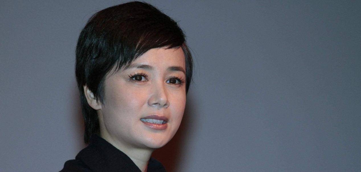 回顾:已经56岁的蒋雯丽,依然青春气息十足,如今时尚犹存_蒋丽雯