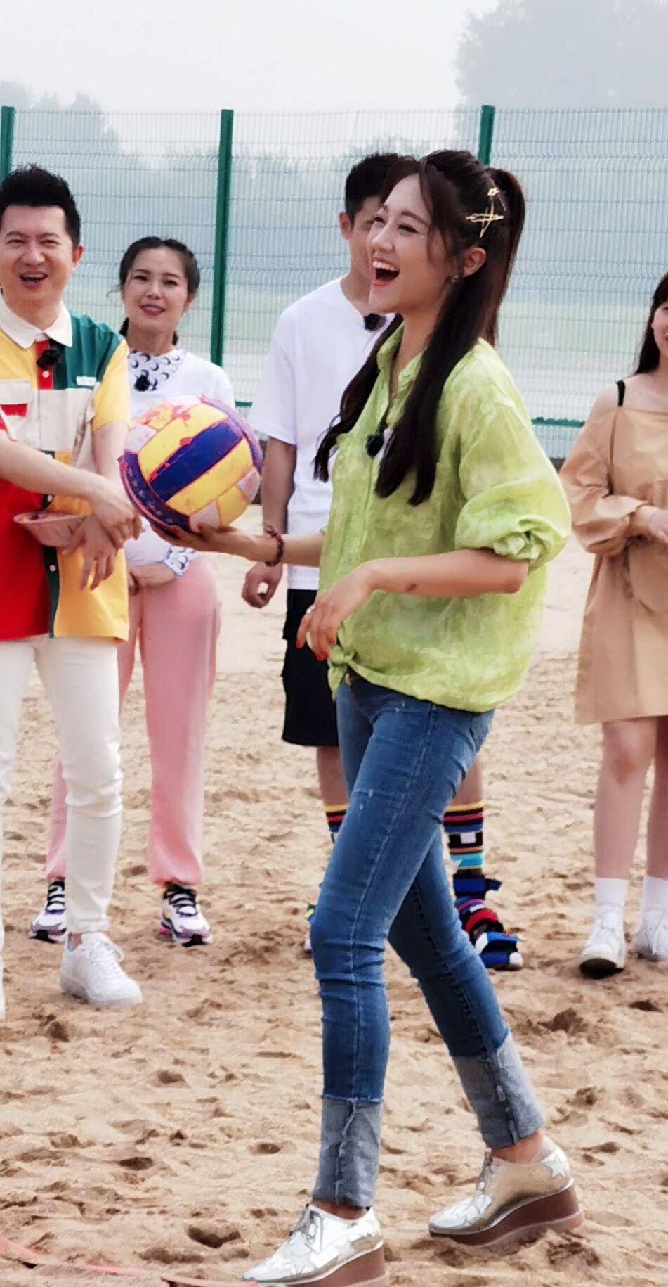 王小玮一条牛仔裤穿很久,新搭档比王小海还帅_徐子葳_黑色_夫妻