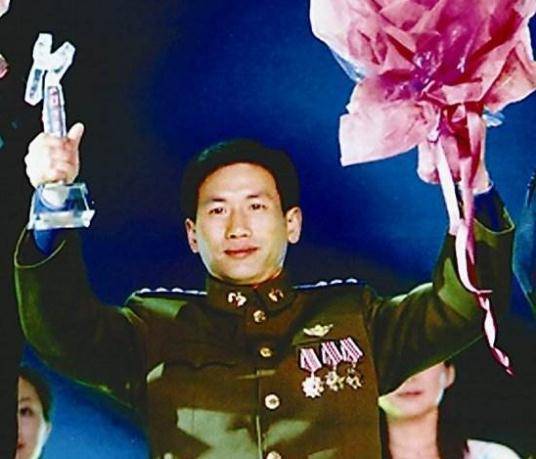 梁万俊,安全飞行2300个小时,曾惊天一落创造世界航空史上的奇迹_飞机