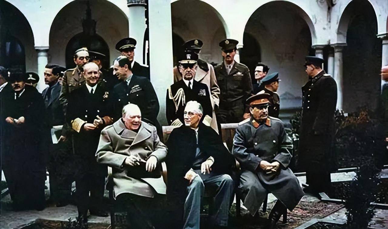 1945年7月17日波茨坦会议召开时丘吉尔仍作为英国首相参会,可7月28日