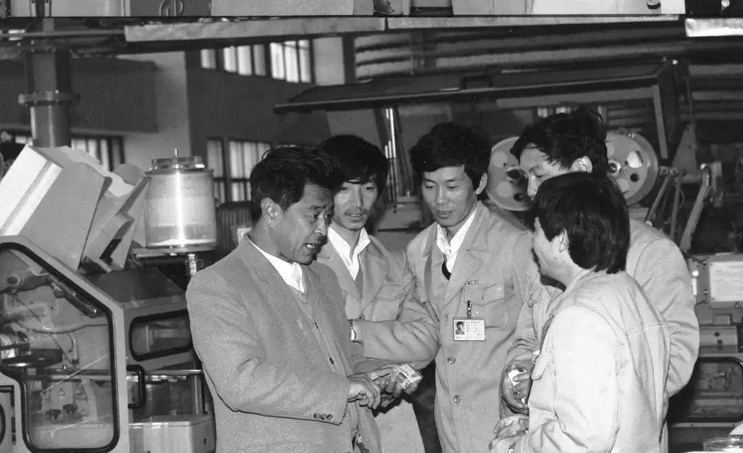 "烟草大王"褚时健墓地,造价超过100万,豪华气派,引起争议_公墓_褚一斌