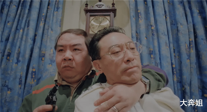 64岁的"傻标"黄光亮,在内地过起了退休生活,被传是王祖蓝老爸_电影