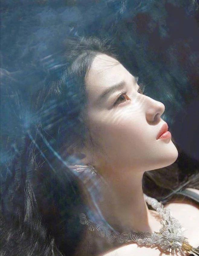 吃香,整容蛇精脸盛行,惨烈的娱乐圈现状让人担忧_圆脸_陈妍希_谭松韵