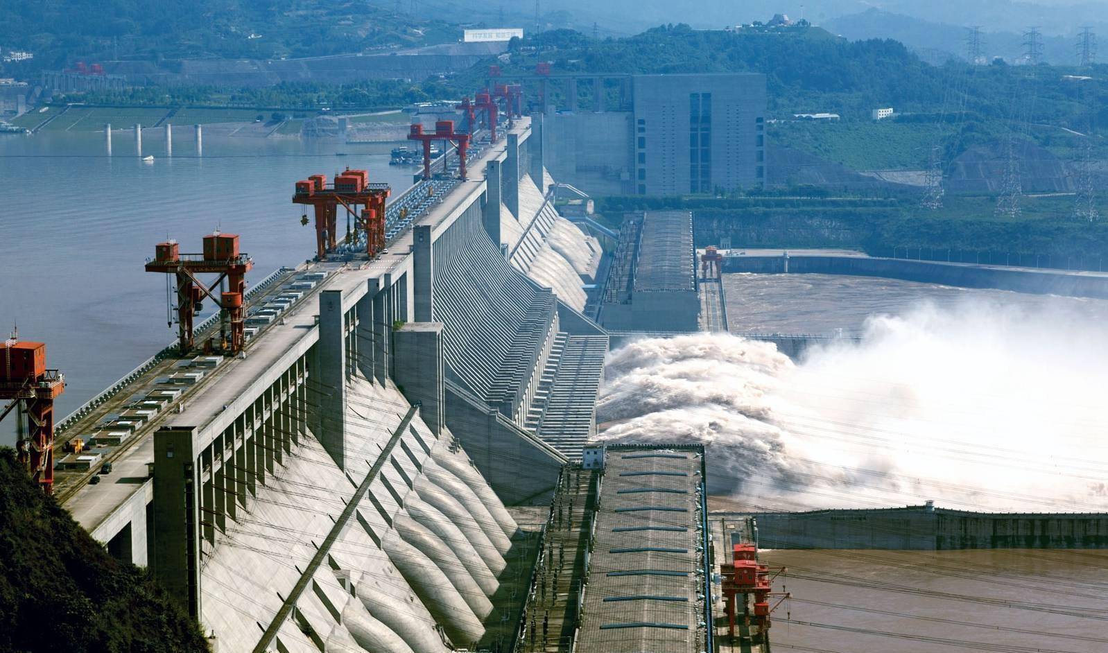 三峡大坝泄出的水不能发电?