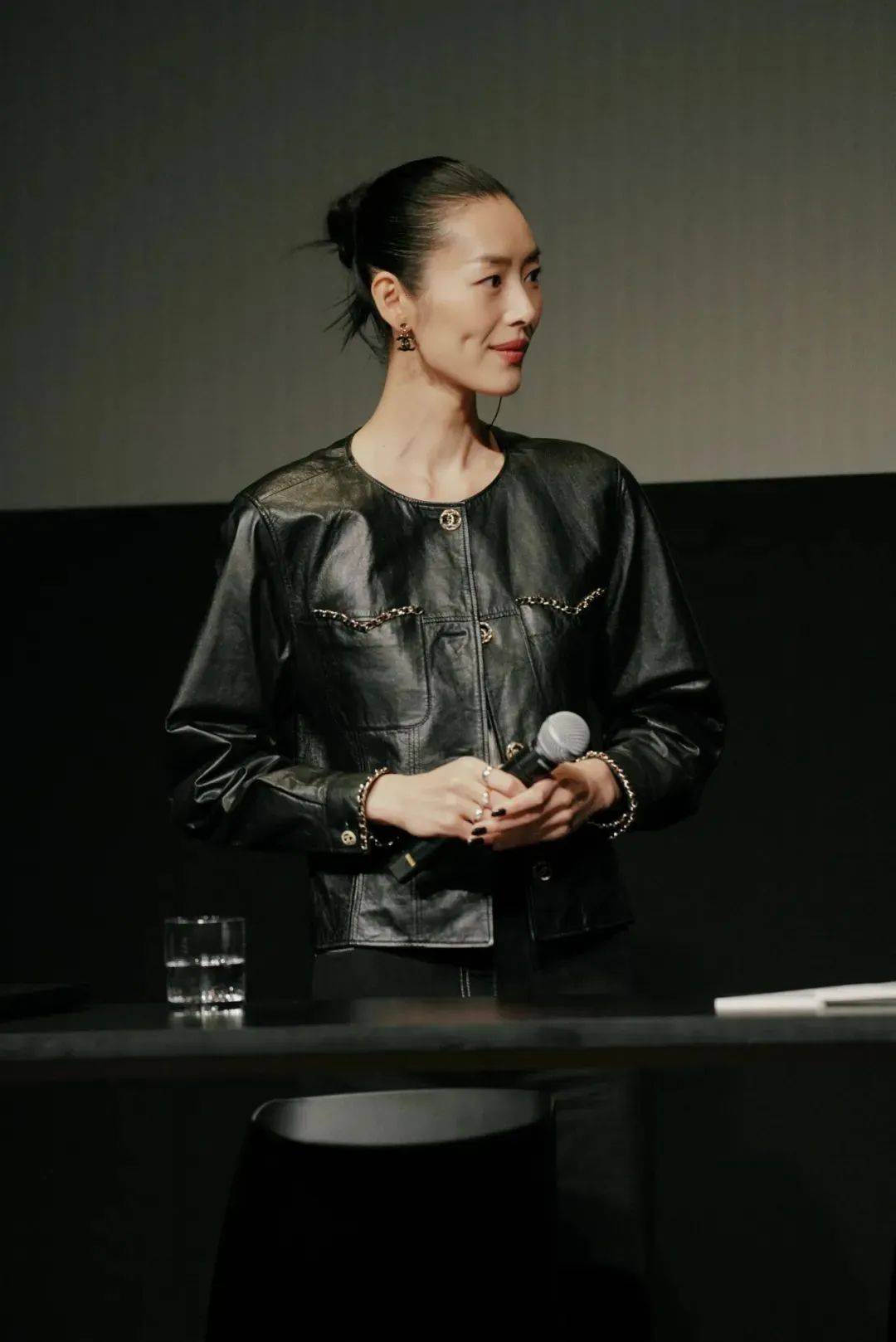 周迅连换6套香奈儿,刘雯井柏然秀场穿"情侣装"!