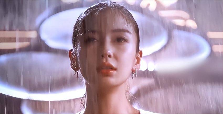 "虚红花瓶"杨颖:香艳手段攀上黄晓明,分手后参加综艺被边缘化_baby