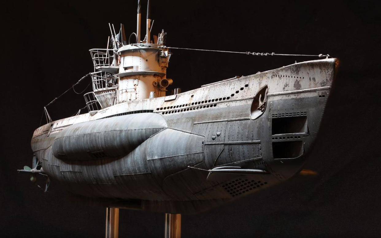 鱼雷u235潜艇完整版图片