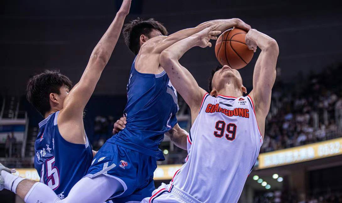 曝广东男篮最适合的新大外援,曾爆冷单节打崩宏远_里斯_比赛_1