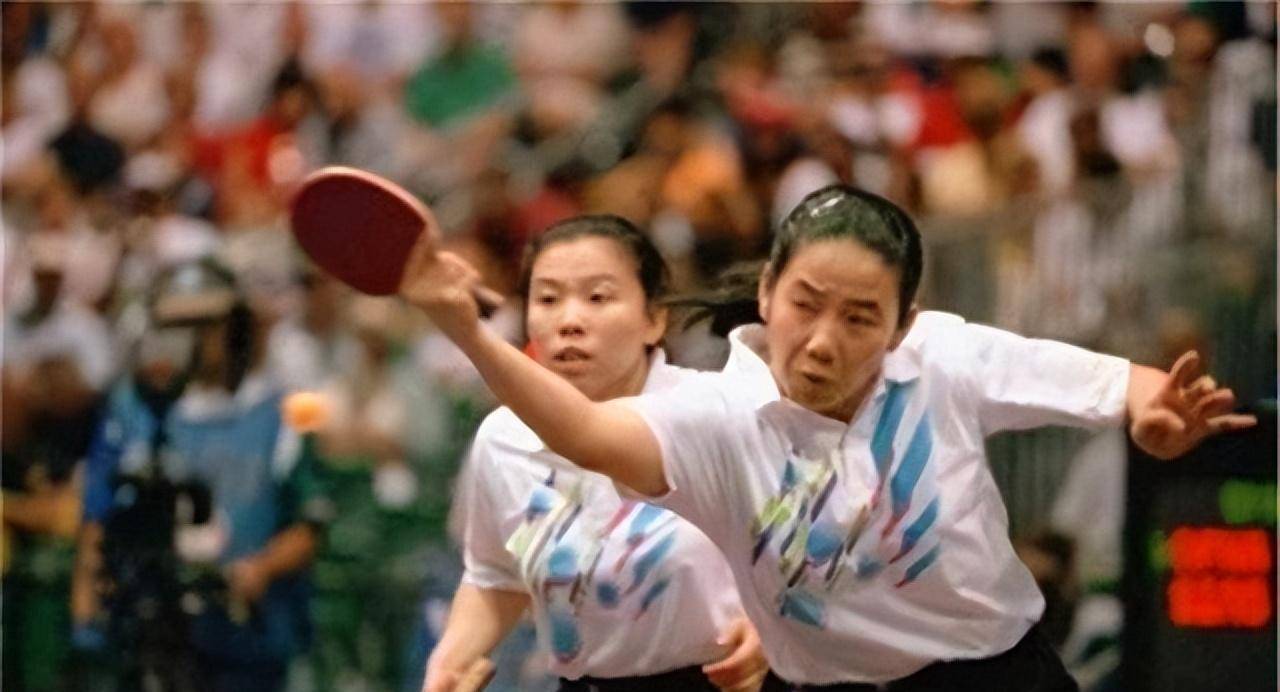 但在40届世乒赛之后,乔红死死被邓亚萍压着,再也没有拿到过个人单打的