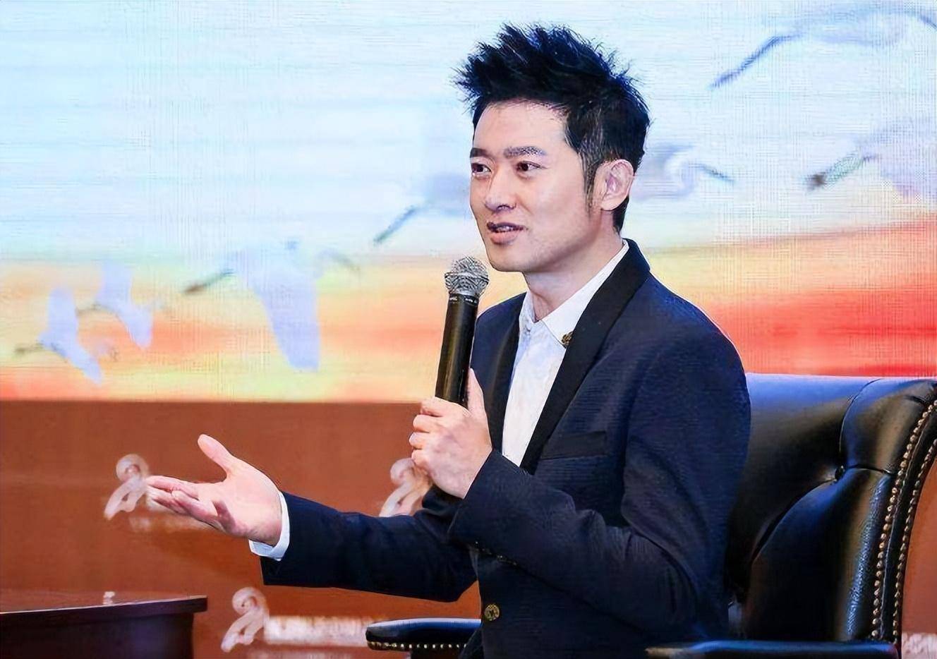 但是任泉和万弘杰一样,都是志不在娱乐圈,他早在大学毕业的时候就独立