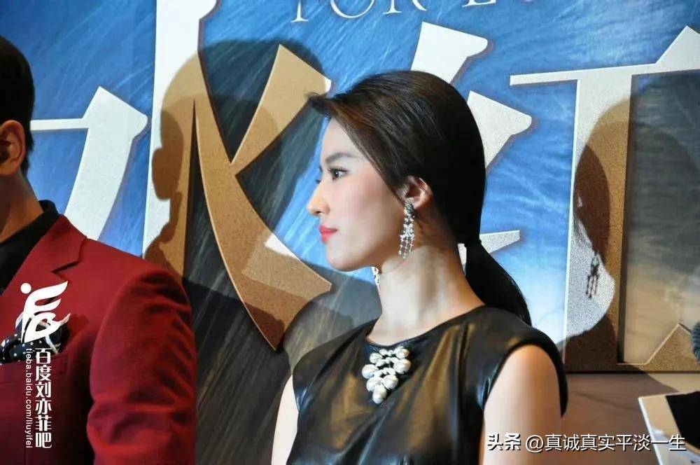 考古,刘亦菲参加《露水红颜》发布会造型,穿皮裙更显时尚妩媚_显得