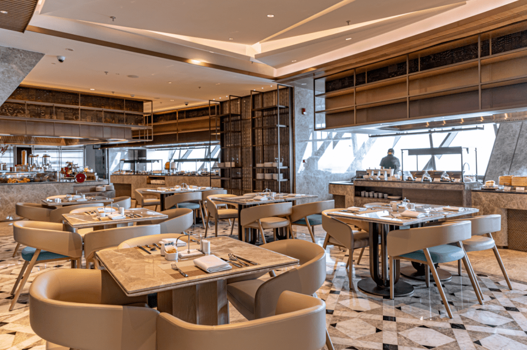 酒店共设有3个餐厅及酒吧,为客人提供丰富餐饮选择.