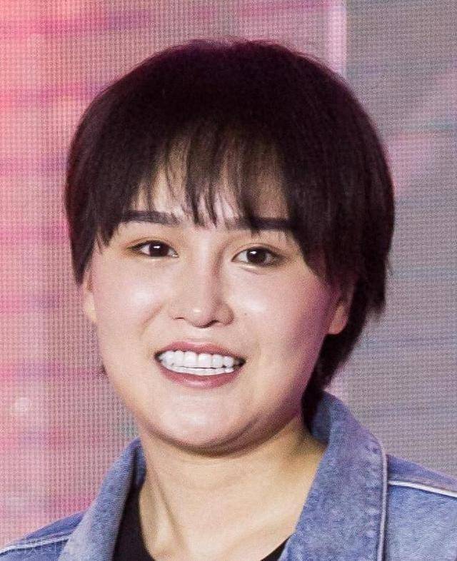 赵本山女儿球球宣布生完孩子退网,不差那两个钱