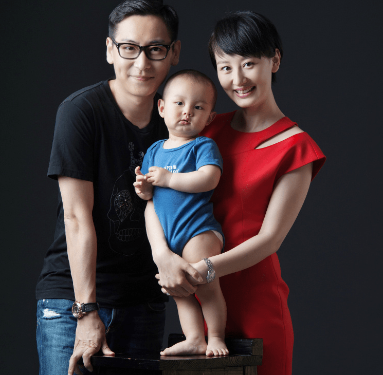 李好与晓敏:江苏台著名主持人夫妻,恩爱十八年生两子,幸福美满_节目